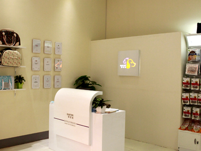 1453778772404660.jpg 样板店店内-1.jpg